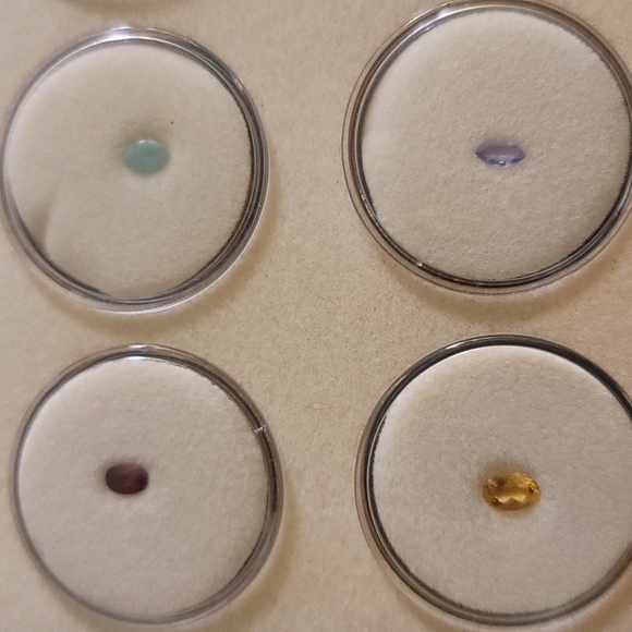 16 GEMSTONE LOT NATURAL EARTH MIND GEMS IN INDIVIDUAL JARS INSIDE CASE - Picture 4 of 6